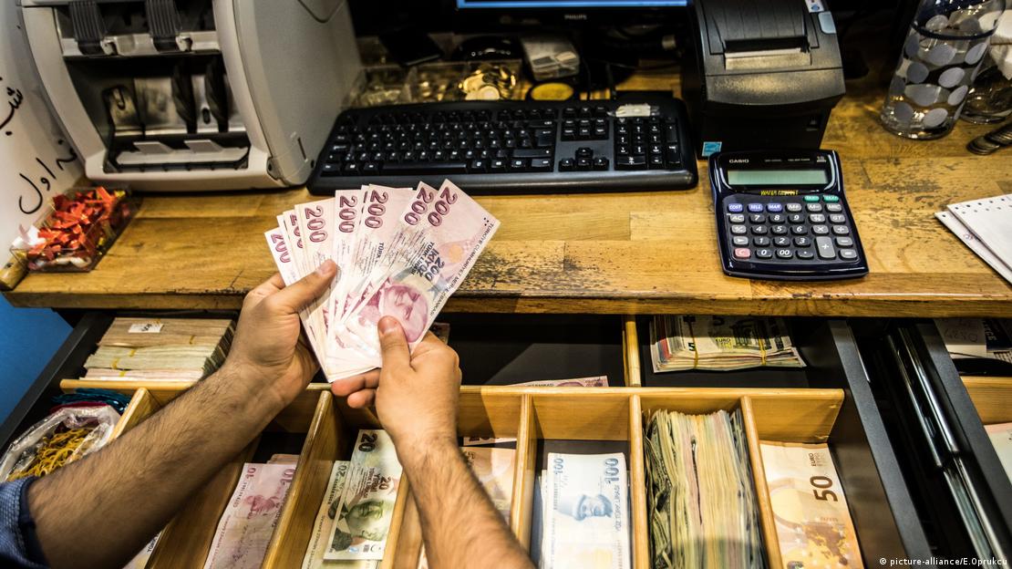 Türk parasının dolar karşısındaki değer kaybı sürüyor