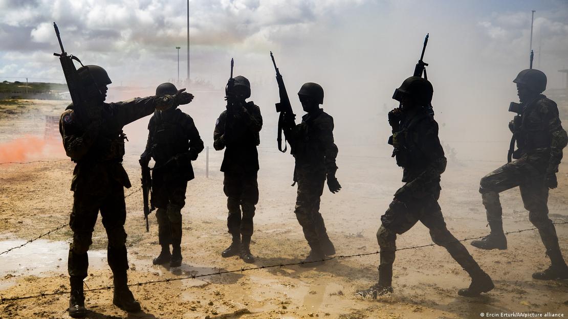 Türkiye dışında nüfuzunu artıran Türk Silahlı Kuvvetleri’nin Somali’de askerlere verdiği askeri eğitim sırasında çekilmiş bir fotoğraf.