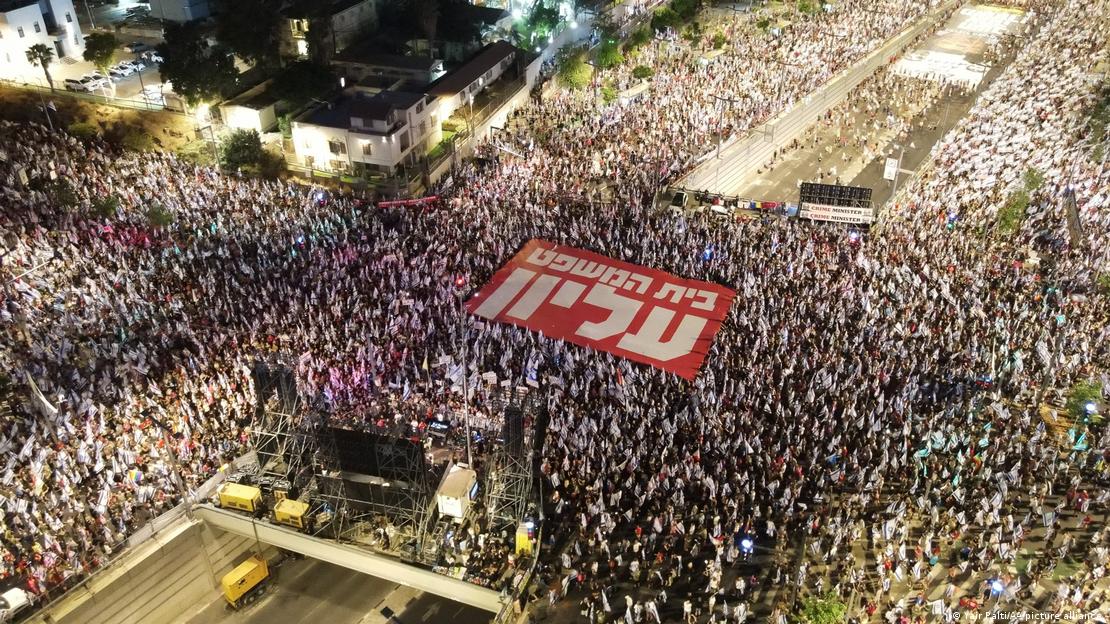 İsrail'de hükümetin yargı reformunu protesto eden binlerce göstericinin havadan görüntüsü - (09.09.2023)