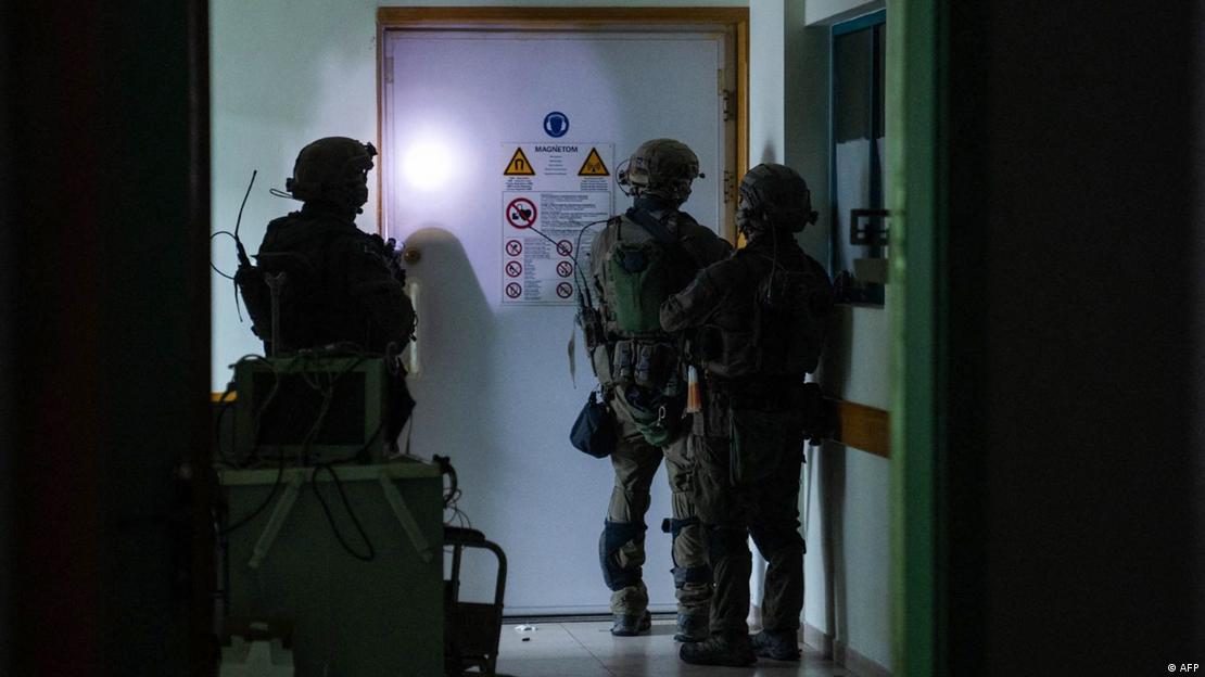 Şifa Hastanesi'nde bulunan İsrail askerleri