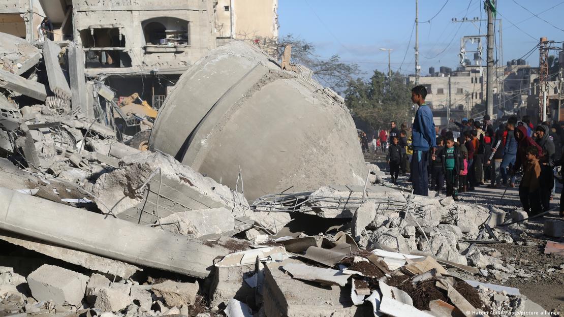 Refah'a hava saldırısı sonrasındaki yıkıntılar