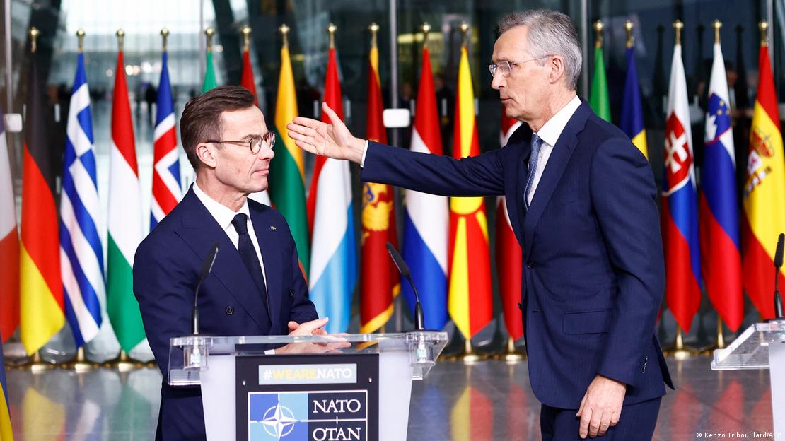 İsveç Başbakanı Kristersson (solda) ve NATO Genel Sekreteri Stoltenberg