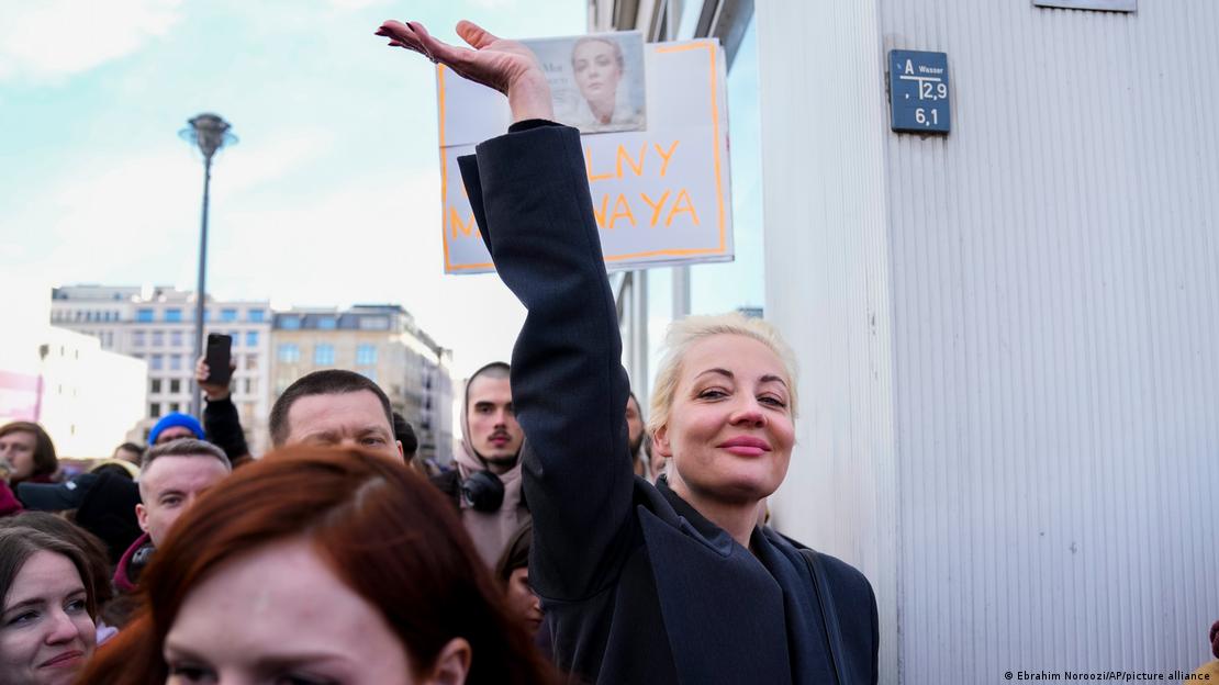 Yulia Navalnaya Berlin'de düzenlenen protestoya katıldı.